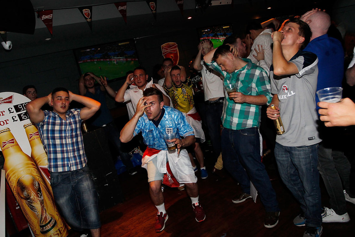 england-fans.jpg
